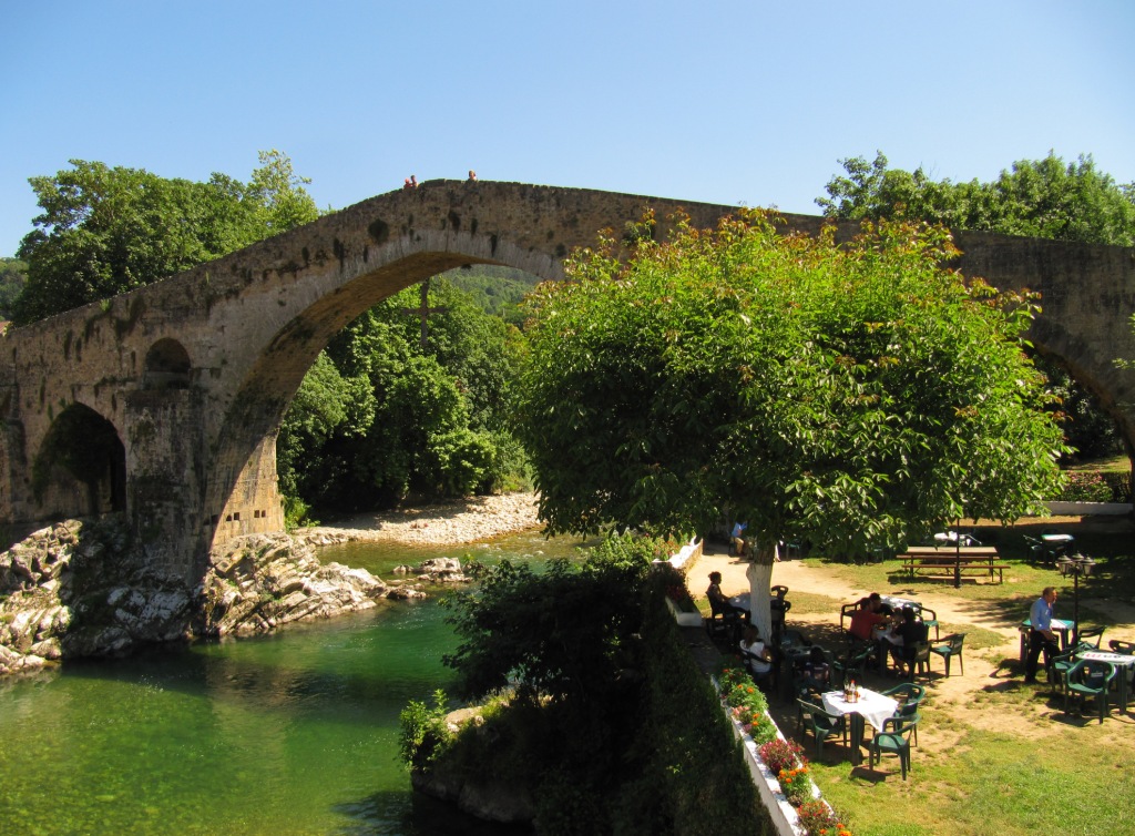 Meson Puente Romano en Cangas de Onís Vistas desde arriba